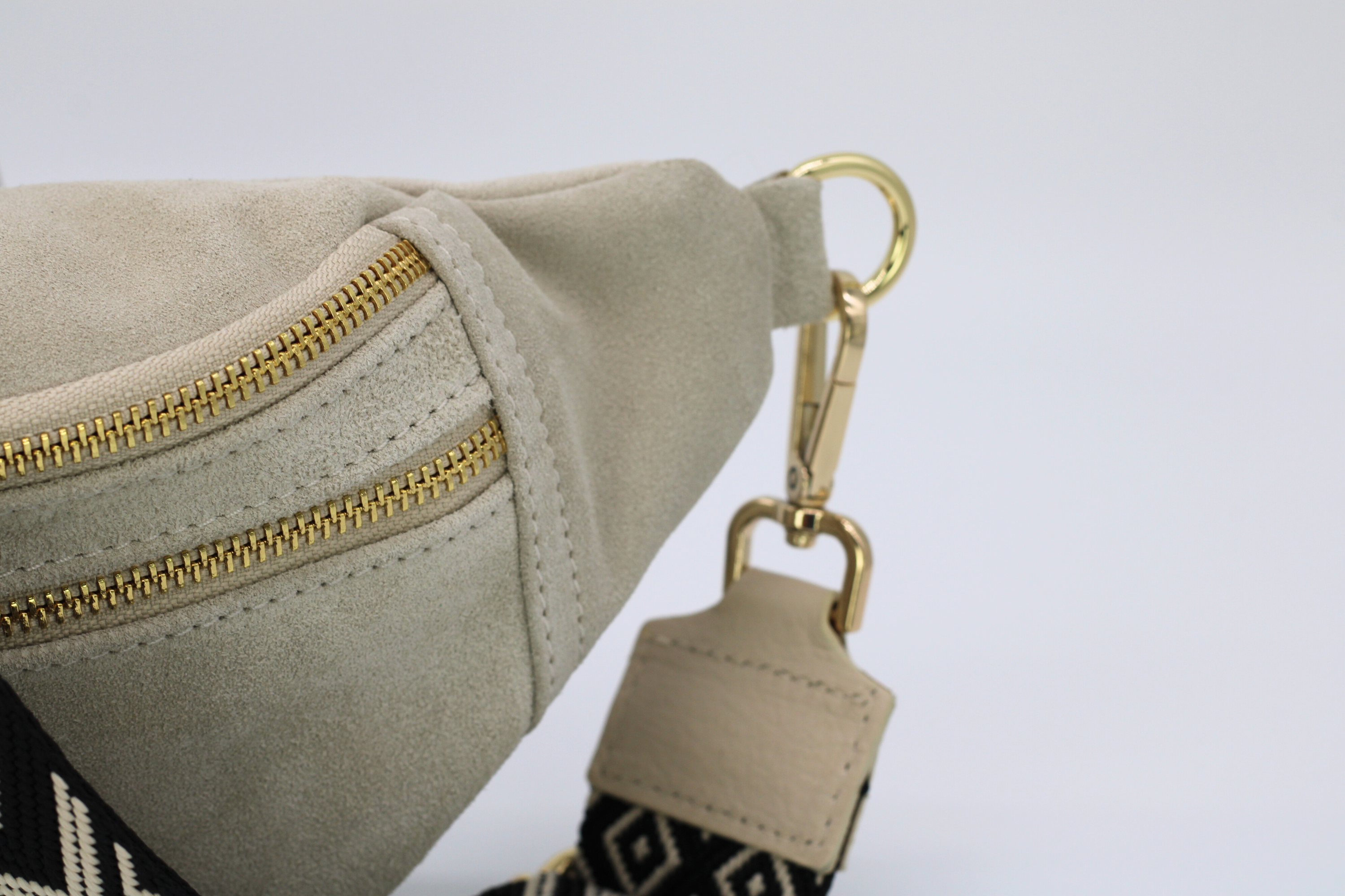 Chloe hot sale suede purse